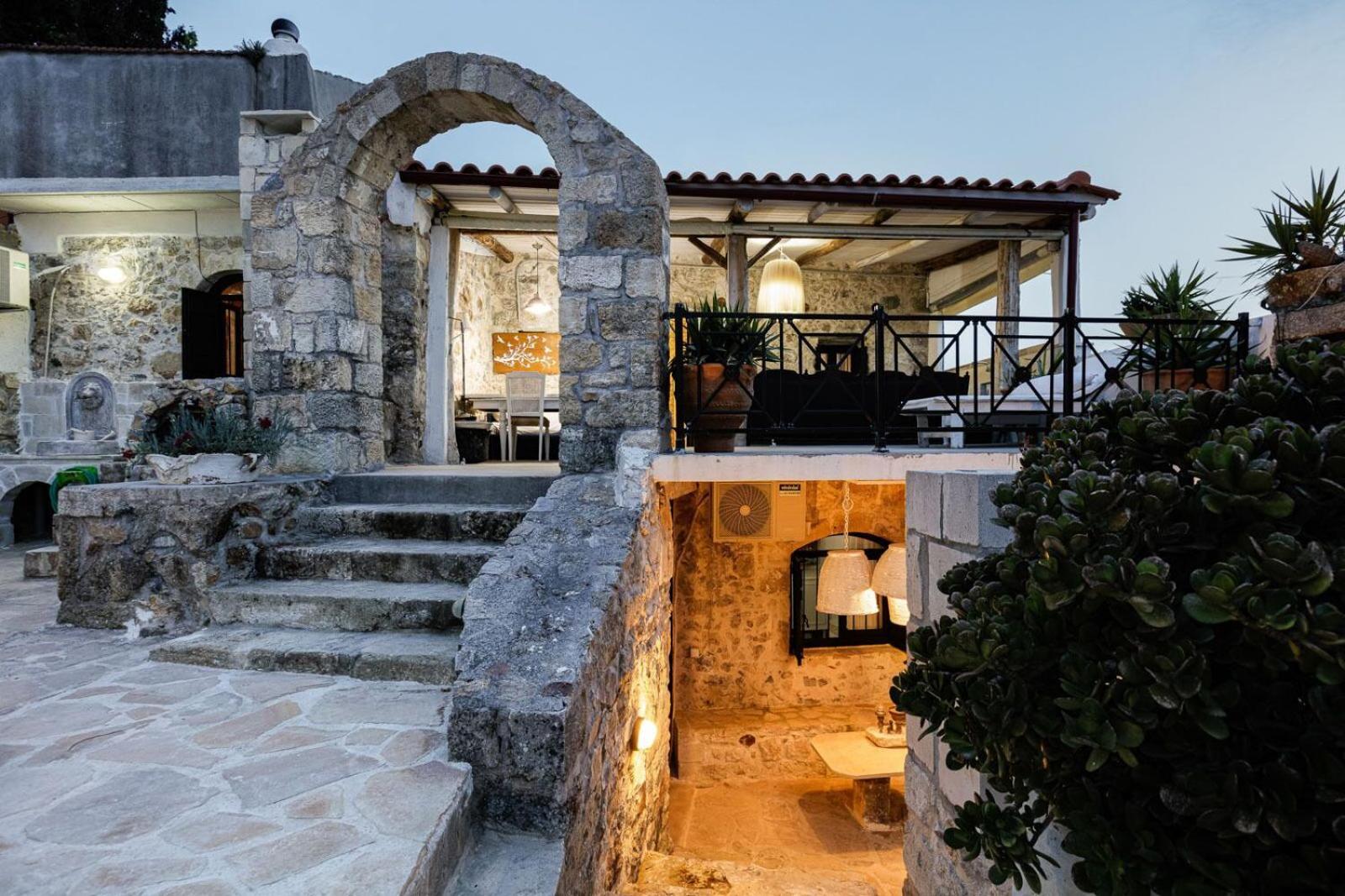 Antonia'S Stonebuilt Mansion With A Private Pool Villa Arménoi Eksteriør bilde