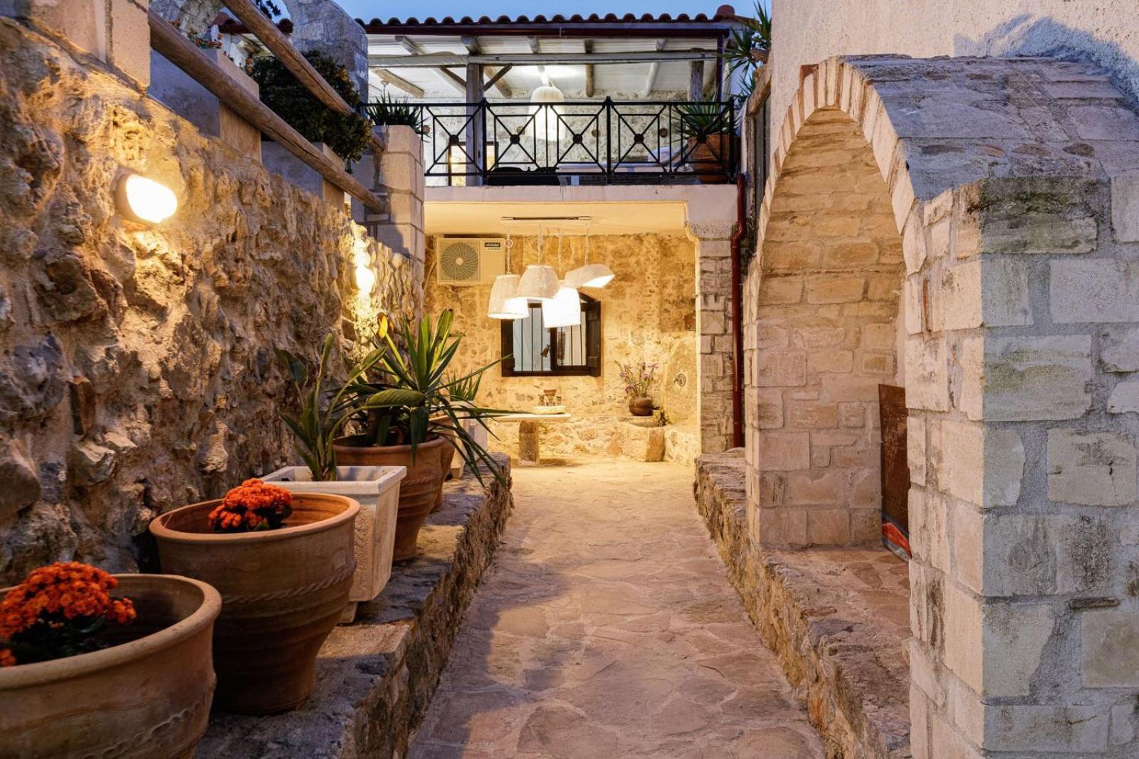Antonia'S Stonebuilt Mansion With A Private Pool Villa Arménoi Eksteriør bilde